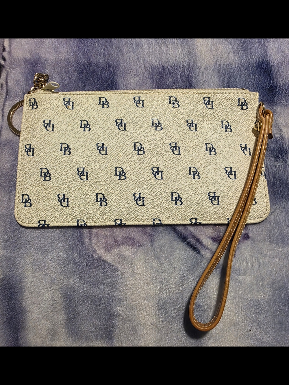 Dooney & Bourke Cream Logo Tote with Matching Wallet, Wristlet and Cardholder - Picture 4 of 13